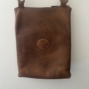 561A. Vintage Roots Classic Brown Leather crossbody Bag